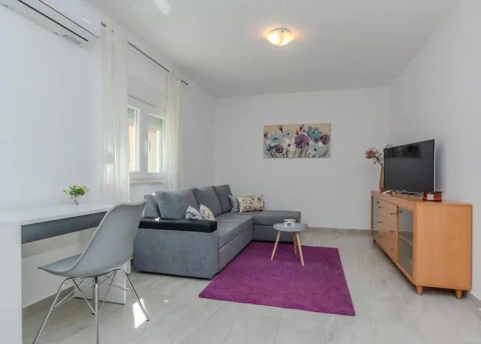 Family Friendly House With A Swimming Pool Privlaka, Zadar - 23516 Vakantiehuis Privlaka (Zadar)