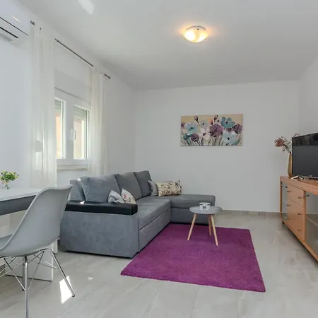 Family Friendly House With A Swimming Pool Privlaka, Zadar - 23516 Casa vacanze Privlaka (Zadar)