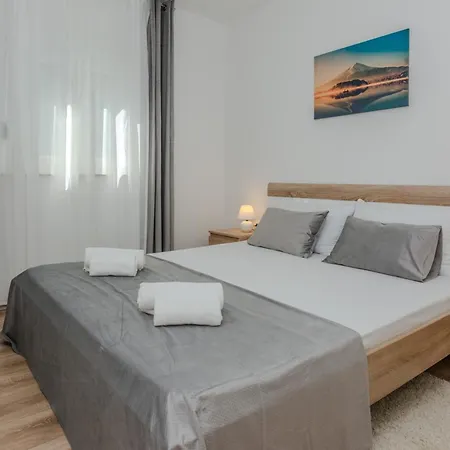 Family Friendly House With A Swimming Pool Privlaka, Zadar - 23516 * Privlaka (Zadar)