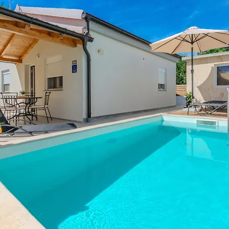 Family Friendly House With A Swimming Pool Privlaka, Zadar - 23516 Casa vacanze