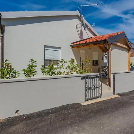 Family Friendly House With A Swimming Pool Privlaka, Zadar - 23516 Casa vacanze Privlaka (Zadar)