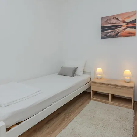 Family Friendly House With A Swimming Pool Privlaka, Zadar - 23516 Casa vacanze Privlaka (Zadar)