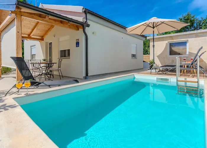 Family Friendly House With A Swimming Pool Privlaka, Zadar - 23516 Ferienhaus