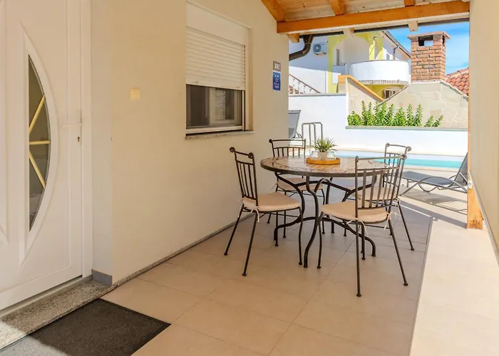Family Friendly House With A Swimming Pool Privlaka, Zadar - 23516 Ferienhaus